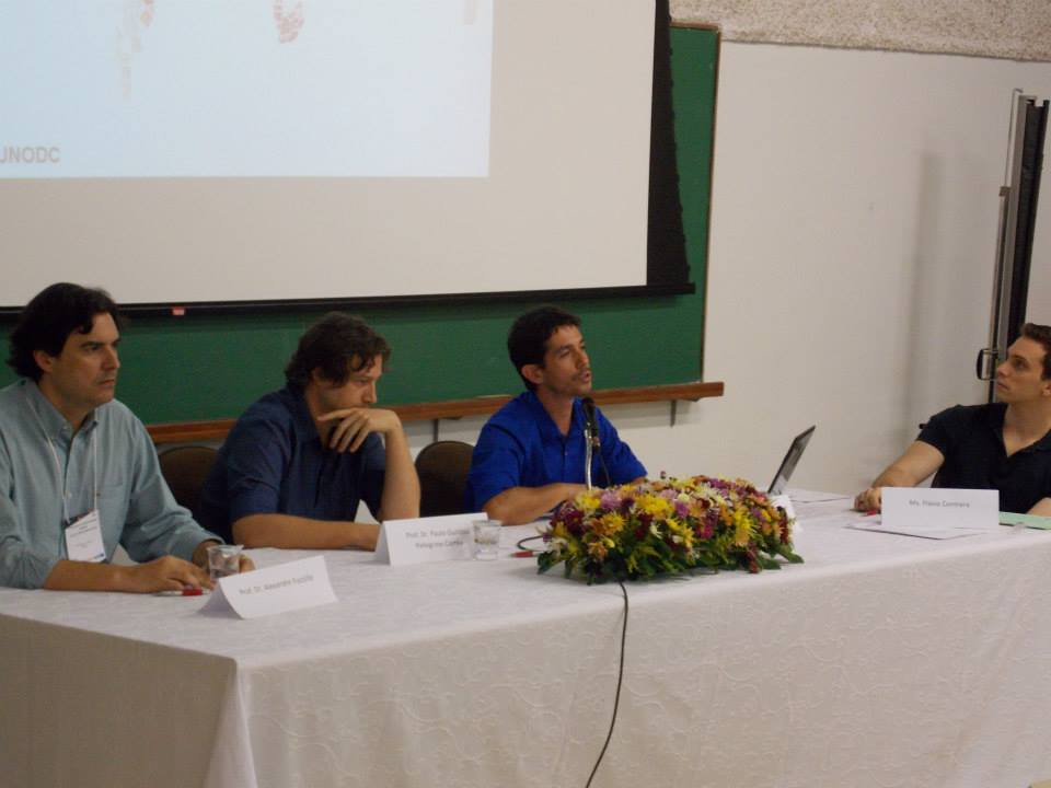 Mesa redonda com Alexandre Fucchille (UNESP), Paulo José Pereira (PUC), Paulo Gustavo (UNIFAP) e Flávio Contrera (UFSCar)