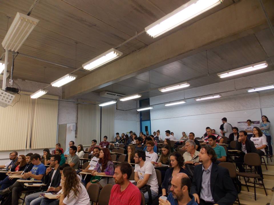 Discentes e docentes na Conferência de abertura na III SCP