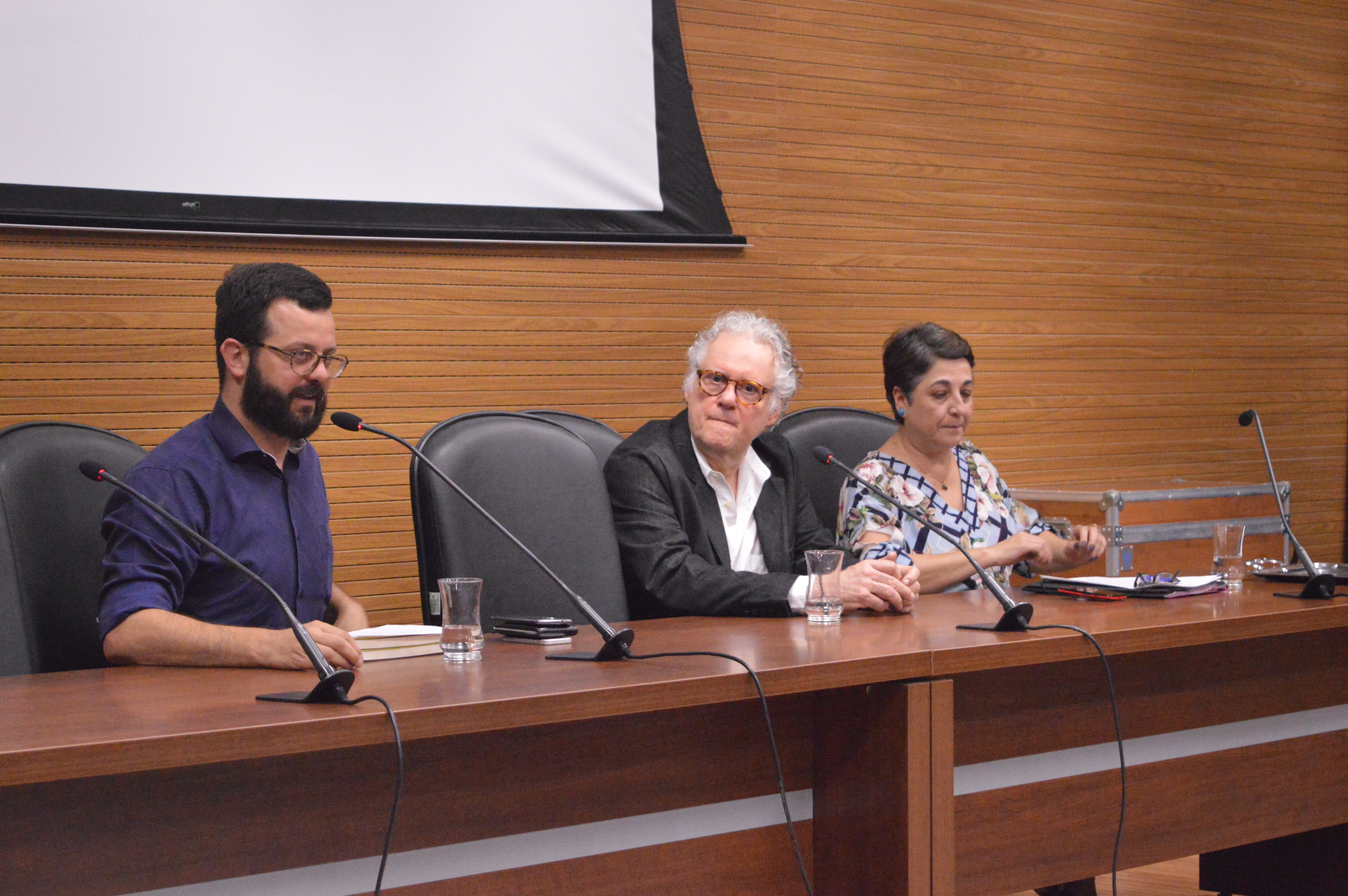 Professor Vitor Marchetti da UFABC, do palestrante Sergio Abraches e da professora Simone Diniz da UFSCAR