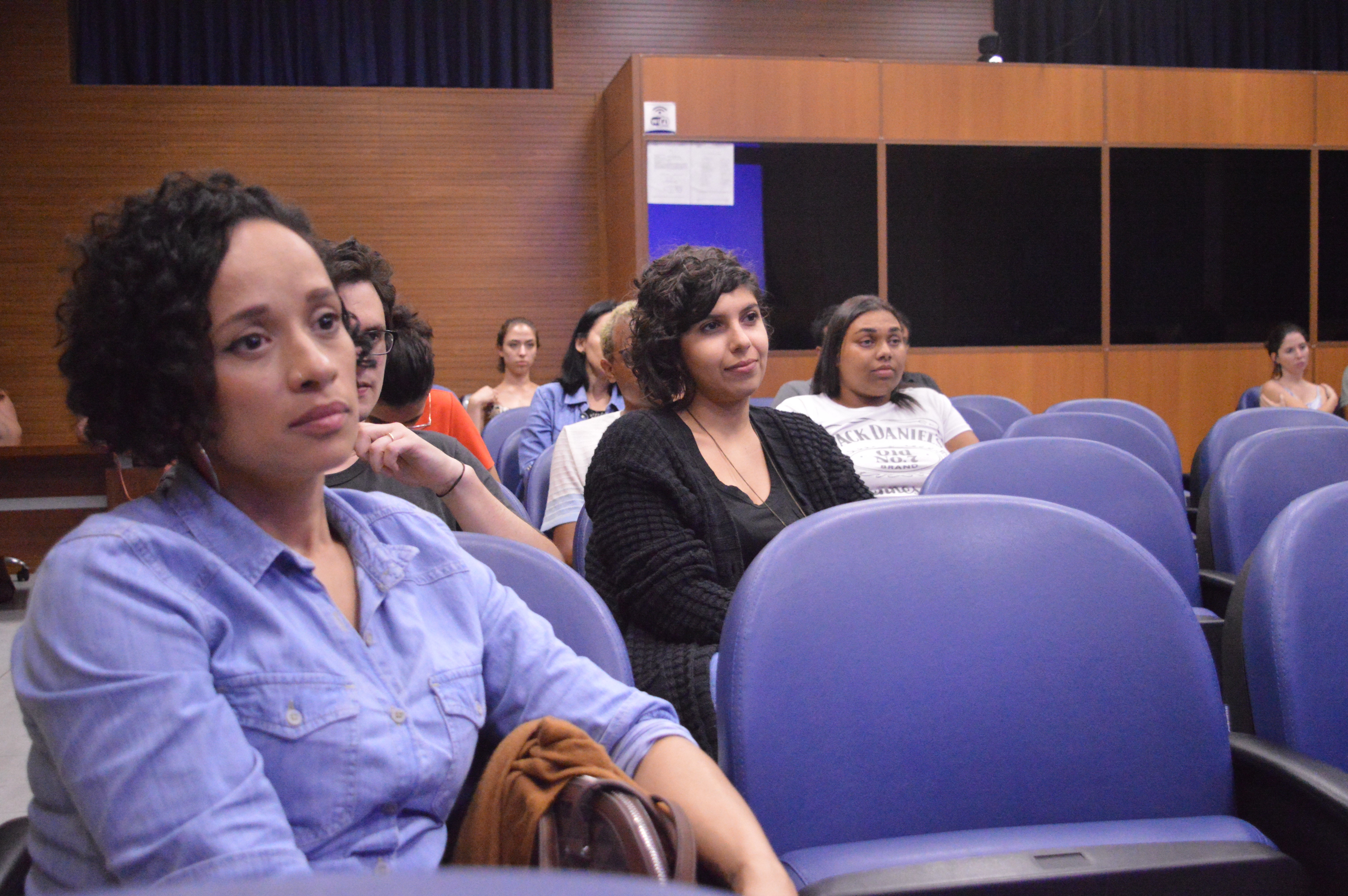 Participantes do evento. No primeiro plano imagem da Profa. Lucy Oliveira do Departamento de Ciências Sociais da UFSCAR.